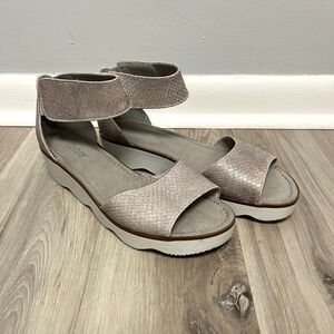 Gabor Sandals Women’s 10 Metallic Taupe Gray Leather Platform Ankle Strap Wedge